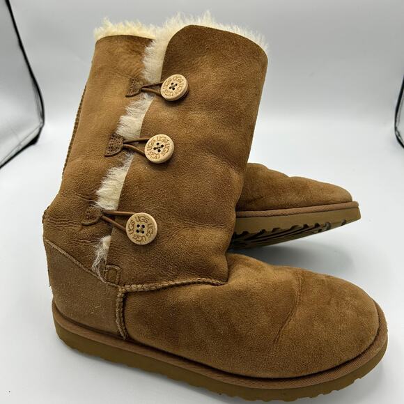UGG Australia Bailey Button 1873 Chestnut Suede Sheepskin Lined Boots Size 6 - Picture 8 of 16